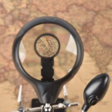 TROISIEME MAIN AVEC LOUPE A LED ET SUPPORT FAS