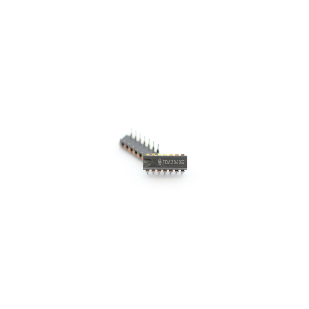 CIRCUIT INTEGRE ORIGINAL TDA2840